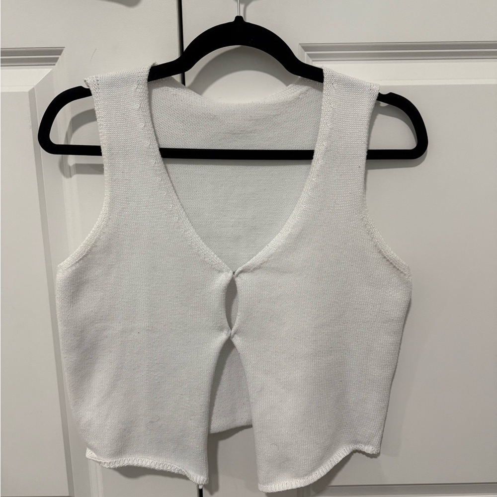 Elegant White Knit Sleeveless Top